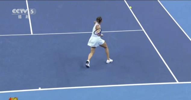 Qinwen Zheng Prepares for Challenging Match Against Noskova at China Open