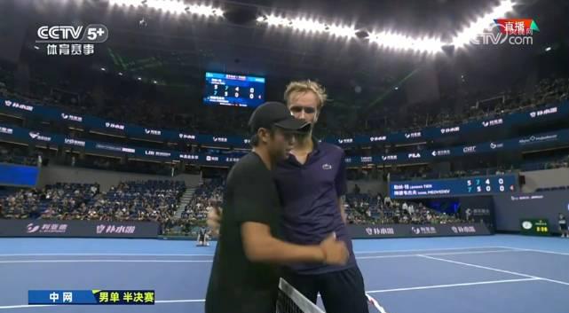 When I Saw Medvedev’s Injury Withdrawal at China Open, It Hit Me: Why Overseas Chinese Always Miss These Moments