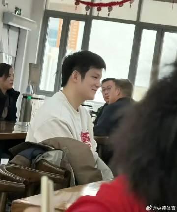 Stuck Abroad and Can’t Watch Fan Zhendong’s Smile? Here’s Why It Hurts So Much