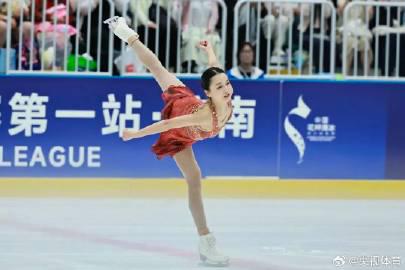 Overseas Chinese Can’t Watch This? Heartbreaking Story Behind Figure Skater’s Romantic Routine Revealed!
