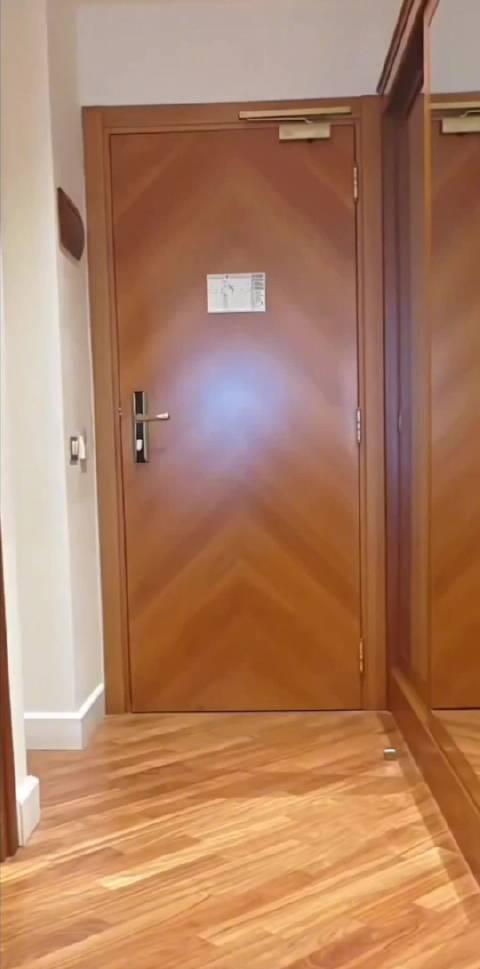 When I saw Zhang Boheng’s ‘quick change’ in Greece, I suddenly understood: the loneliness of watching videos abroad is really suffocating